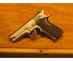 Smith & Wesson 5906 9mm Pistol